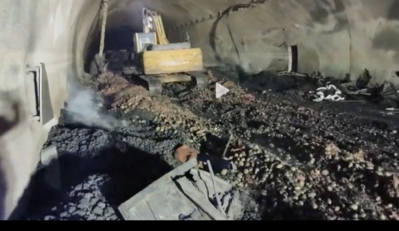 G95都衙隧道特大事故，中共裹的真严，此隧道全长3.8公里，双向车道 通行车辆预计每小时3600辆，预估发生爆炸时隧道内最少有80-130辆车，可见伤亡人数会很惨重G95都衙隧道特大事故，中共裹的真严，此隧道全长3.8公里，双向车道 通行车辆预计每小时3600辆，预估发生爆炸时隧道内最少有80-130辆车，可见伤亡人数会很惨重