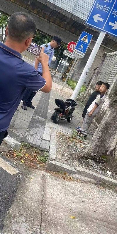 #深圳 这把警察都弄不会了，扣分？罚钱？吊销驾照？