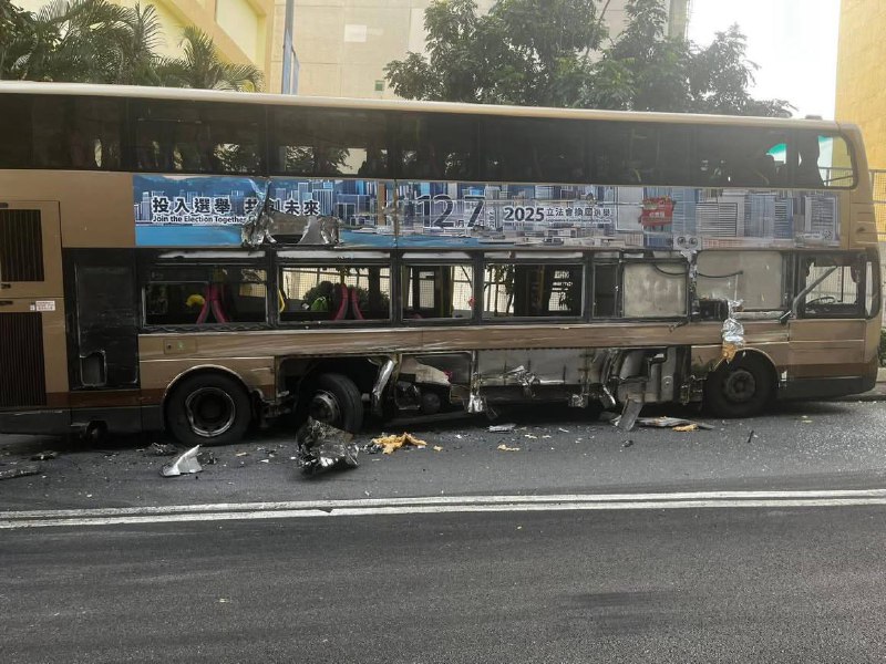 香港苏式笑话…………李家超强行坐上驾驶席，横冲直撞，大叫「看！我们驶向由治及兴！」结果一目了然