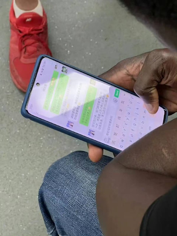 何结霞，快出来接住这泼天的富贵，要出名了🤡 #聊天记录 #黑人何结霞，快出来接住这泼天的富贵，要出名了🤡 #聊天记录 #黑人