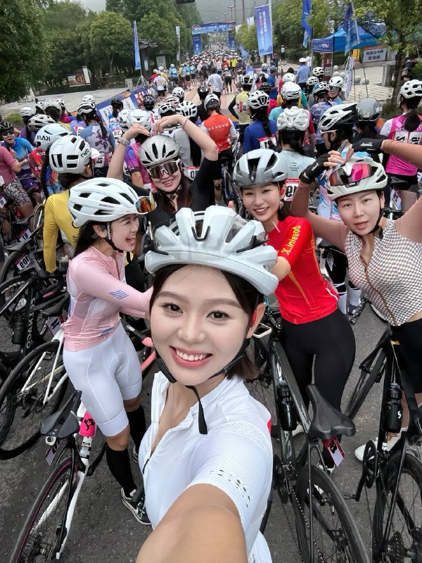 骑行圈是去年玩飞盘的吧 #骚鸡骑行圈是去年玩飞盘的吧 #骚鸡