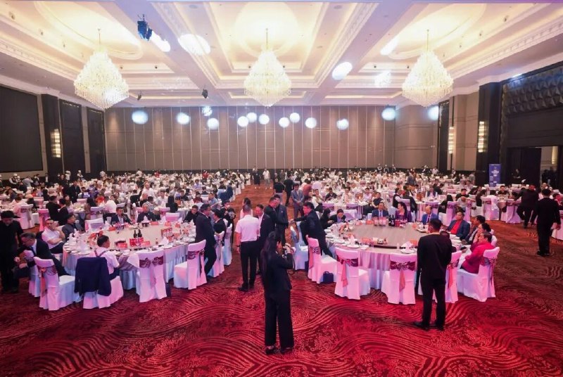 简单说一下柬埔寨和泰国目前的关系最近的冲突起因是泰国向柬埔寨发动路空两路军事攻击原因是缅甸，柬埔寨，老挝等地区从事电诈，博彩，毒品，绑架，杀人，贩卖人口等行为影响到了泰国国内的安全