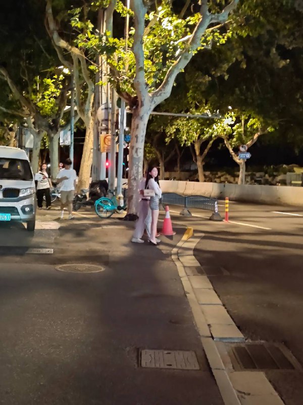 #上海 感人画面，爷爷对孙女的爱