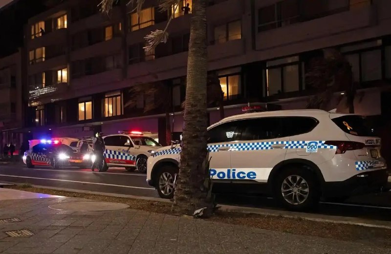 悉尼 邦迪 海滩 #枪击 #事件 #枪击案 死亡人数已上升至16人新南威尔士州警方表示，昨晚在悉尼邦迪海滩举行的庆祝光明节首夜活动的恐怖袭击事件造成的死亡人数已上升至16人，其中包括一名枪手，另有40人仍在医院接受治疗