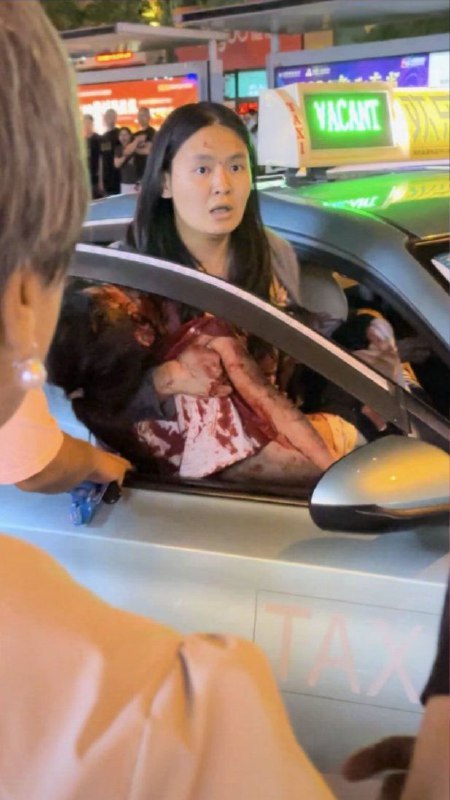 广告牌坠落致3死7伤责任人被控制7月22日，云南昆明，一商铺招牌设施坠落，导致现场10人受伤，其中3人送医院抢救无效死亡，其余7人正在医院救治中