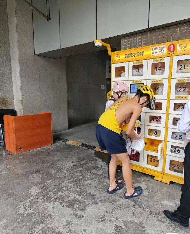 看背影，外卖小哥，强的可怕！外卖超时，不可能的#外卖小哥 #从外卖员开始崛起看背影，外卖小哥，强的可怕！外卖超时，不可能的#外卖小哥 #从外卖员开始崛起