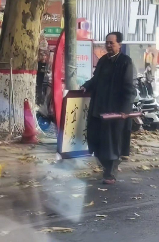 被大陆禁播至今的电影《皇天后土》回来了很多人渴望回到那个激情燃烧的岁月被大陆禁播至今的电影《皇天后土》回来了很多人渴望回到那个激情燃烧的岁月