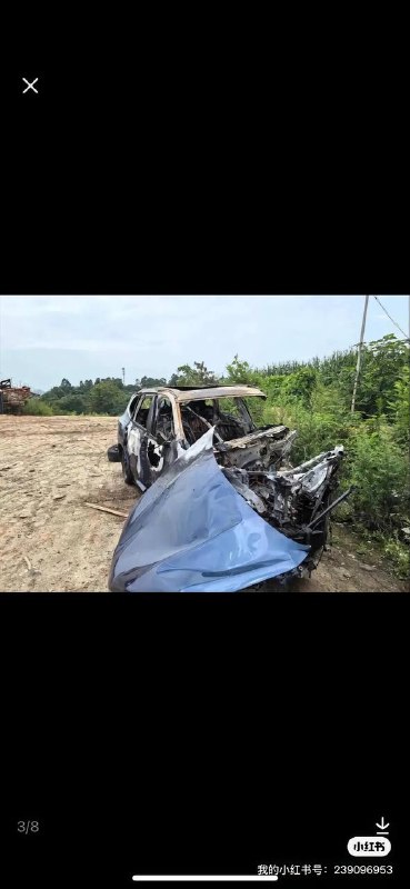 7.25凌晨成都高速收费站，宝马撞击瞬间燃烧，轮子都撞掉了一个，车子腾空盘旋两圈，当时车子不知道开的多快，宝马ix3瞬间燃烧🔥无生还机会，司机死亡 #新能源 #车祸 #自燃 #宝马IX3家属