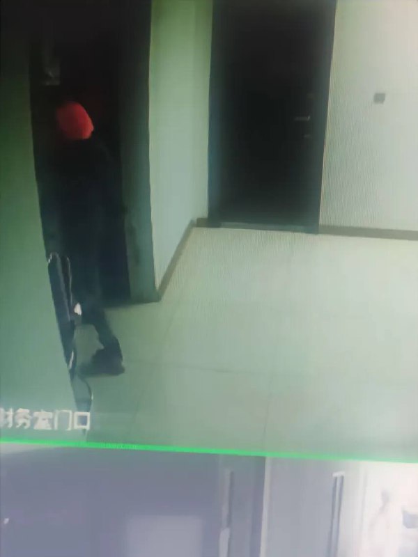 8月5日凌晨4时左右,孩子睡梦中在兰州大奔机电设备有限公司员工宿舍内被伪装打扮的同事 #割喉 出事后,公司不闻不问,医药费家属自付,嫌犯潜逃后被抓获,公安机关人故意伤害罪对其进行十日治安拘留8月5日凌晨4时左右,孩子睡梦中在兰州大奔机电设备有限公司员工宿舍内被伪装打扮的同事 #割喉 出事后,公司不闻不问,医药费家属自付,嫌犯潜逃后被抓获,公安机关人故意伤害罪对其进行十日治安拘留