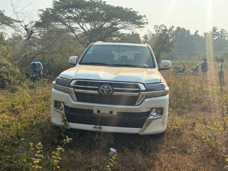 虐杀同胞后抛尸 6中国人在园区内被捕柬埔寨特本克蒙省一处橡胶园内发现一具无名男尸，生前被残忍杀害后抛尸，经警方调查后以涉嫌谋杀罪名，在一园区内抓捕了6名中国男子