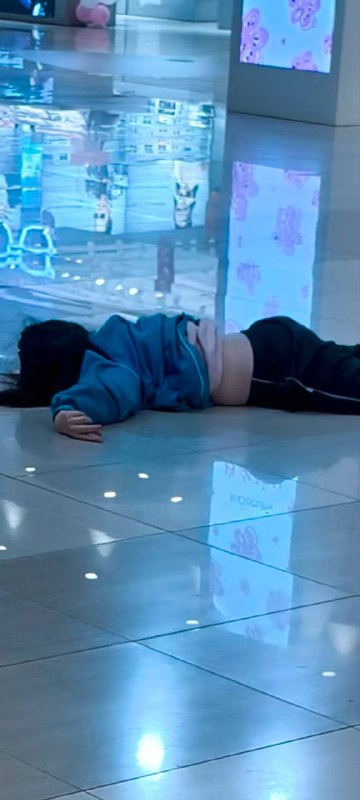 #跳楼 广东，商场有人跳楼！#跳楼 广东，商场有人跳楼！