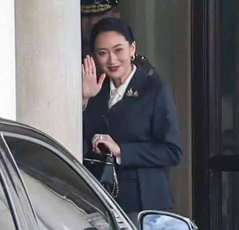 被 停职 的 泰国 总理 佩通坦 ·钦那瓦将于8月29日迎来其政治生涯的关键节点——宪法法院将就她是否违宪作出裁决