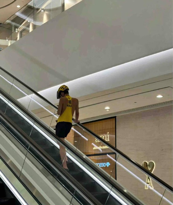 看背影，外卖小哥，强的可怕！外卖超时，不可能的#外卖小哥 #从外卖员开始崛起看背影，外卖小哥，强的可怕！外卖超时，不可能的#外卖小哥 #从外卖员开始崛起