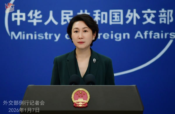 在中国外交部例行记者会上，外国记者就美国针对委内瑞拉的做法提问，大概意思是除了外交声明和谴责之外，中方还有其他招吗？彭博社记者