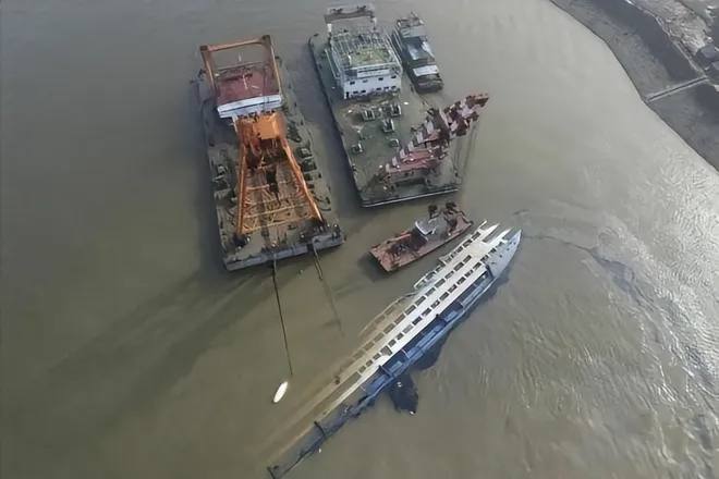 建国以来最严重的游轮沉船事件