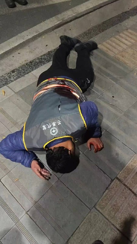 2025年12月25日23时许，四川省攀枝花市仁和区迤沙拉大道路段发生一起捅人事件，已造成1死3伤