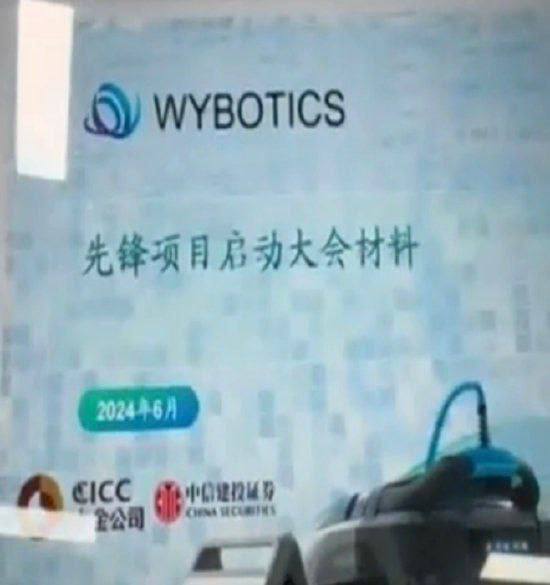 家庭背景不一般，体育生还能进金融体系？这下好了上班时间炫富拍照，开着帕拉梅拉上班，下班打高尔夫