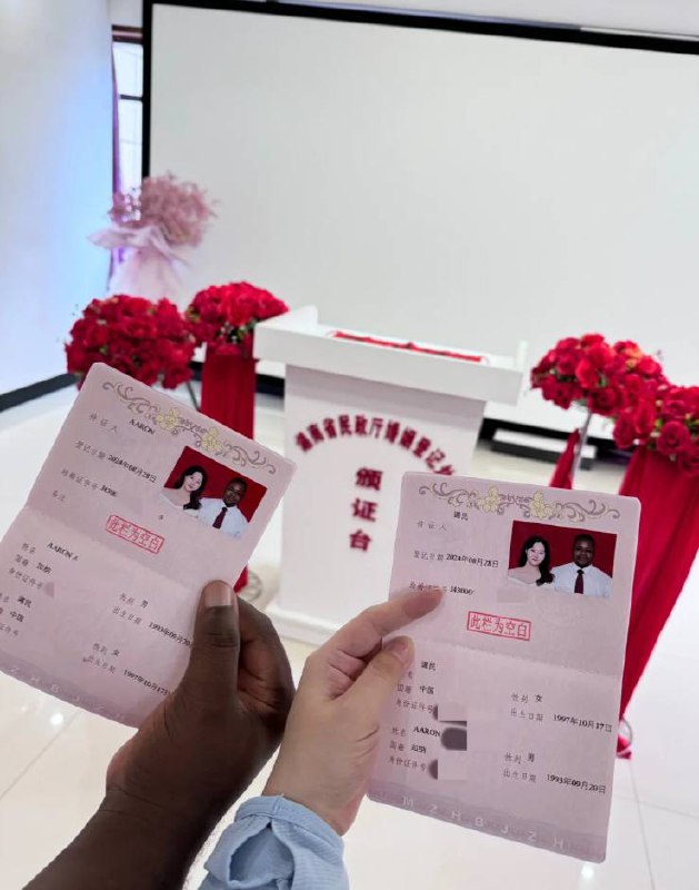 😑 结婚照 #黑人 #秀恩爱 引进黑人优等人种，净化黄种人😑 结婚照 #黑人 #秀恩爱 引进黑人优等人种，净化黄种人