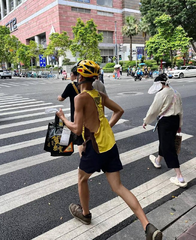 看背影，外卖小哥，强的可怕！外卖超时，不可能的#外卖小哥 #从外卖员开始崛起看背影，外卖小哥，强的可怕！外卖超时，不可能的#外卖小哥 #从外卖员开始崛起