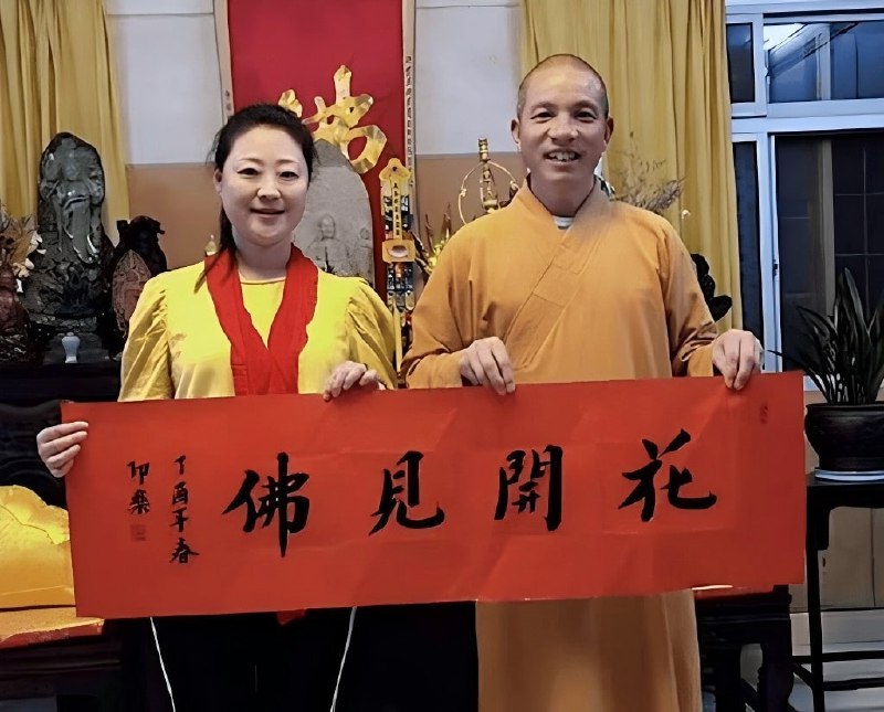 花开见佛，佛近女色——佛已在天上摇头了 中国 河南 少林寺 走了一个花和尚，又来一个花和尚，还是钦点的和尚 佛教花开见佛，佛近女色——佛已在天上摇头了 中国 河南 少林寺 走了一个花和尚，又来一个花和尚，还是钦点的和尚 佛教