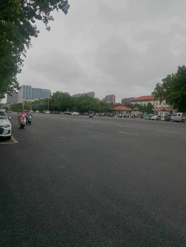 7.11河南许昌襄阳县，三里沟村的村民又又又去县政府门前要房子 #烂尾楼 #强拆7.11河南许昌襄阳县，三里沟村的村民又又又去县政府门前要房子 #烂尾楼 #强拆