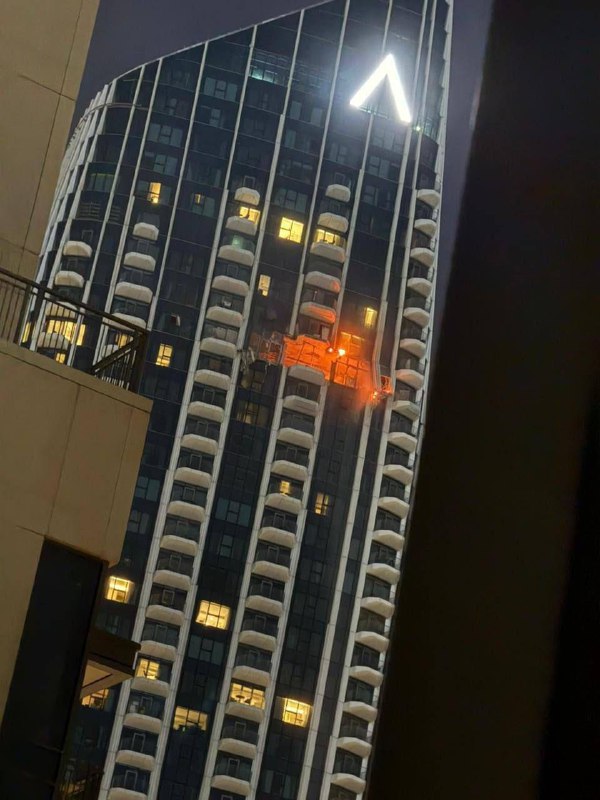 ⚡️无人机撞入迪拜一栋住宅高楼Address Creek Harbour大楼57层被撞毁