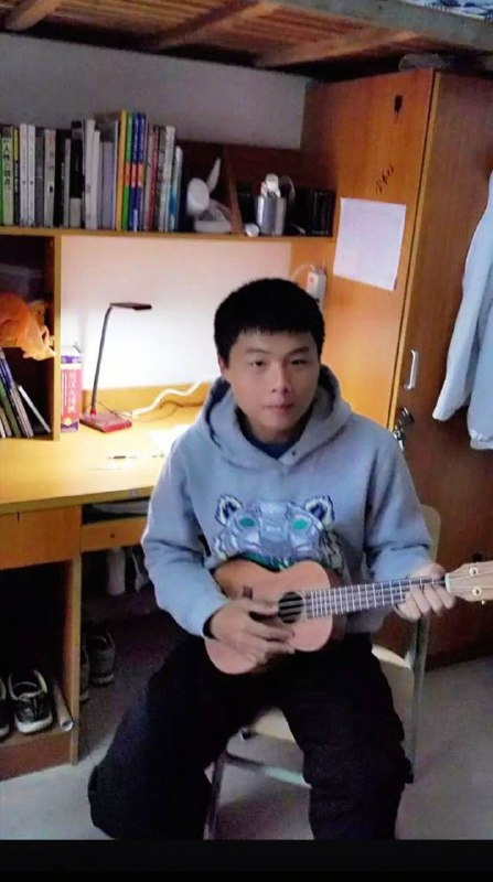 10月31日 湖南 湘潭 “湘潭 大学 宿舍 投毒案 ”罪犯周立人被执行 死刑 周立人与被害人张某某、周某某是湘潭大学2022级硕士研究生，三人同寝室居住