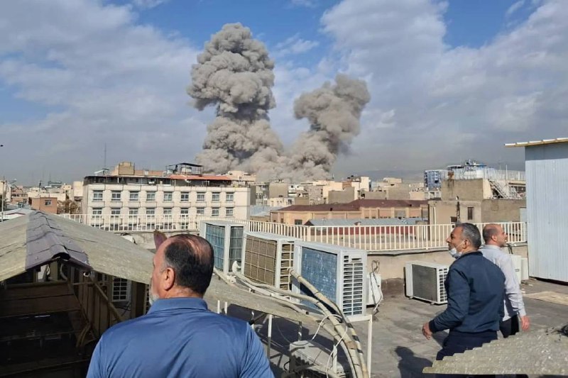 🇮🇷🇮🇱德黑兰民众表示，政府没有告诉他们该怎么做do.罢工开始时没有响起警报