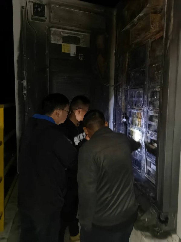 投入百万的储能项目，竟然使用3天就无故起火！厂家江苏万帮数字能源股份有限公司，能源产品质量如此不堪，事发数月无结论，无售后，一拖再拖，数月不处理，令人心寒#起火 #火灾  #储能柜 #新能源投入百万的储能项目，竟然使用3天就无故起火！厂家江苏万帮数字能源股份有限公司，能源产品质量如此不堪，事发数月无结论，无售后，一拖再拖，数月不处理，令人心寒#起火 #火灾  #储能柜 #新能源