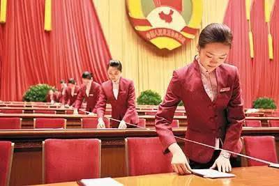 #中国🇨🇳隐形女性应该有政治发言权作家是小说《莲花》和回忆录《社会主义很伟大！》的作者“女人支撑着半片天空，”毛泽东著名地声称