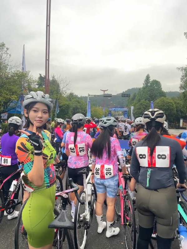 骑行圈是去年玩飞盘的吧 #骚鸡骑行圈是去年玩飞盘的吧 #骚鸡