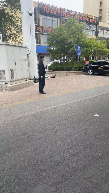 #凶杀现场 #杀人 #死亡 #死者 #外卖员外卖员路过发现被杀死者#凶杀现场 #杀人 #死亡 #死者 #外卖员外卖员路过发现被杀死者