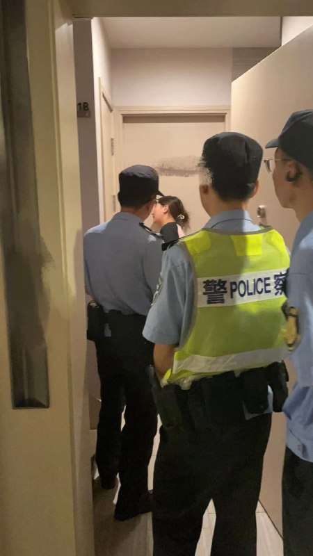 大学生贷款买饰品遇崩盘三人一起跳楼大学生贷款买饰品遇崩盘三人一起跳楼