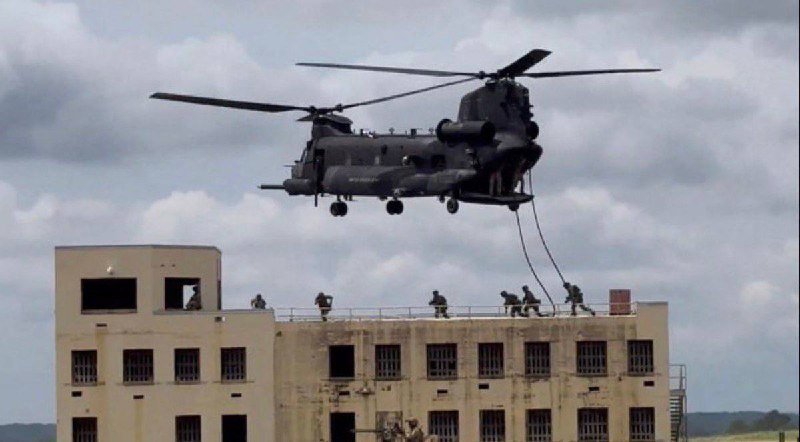 几个月前，川普亲自观摩美军活抓马杜罗的模拟训练#川普 #马杜罗几个月前，川普亲自观摩美军活抓马杜罗的模拟训练#川普 #马杜罗