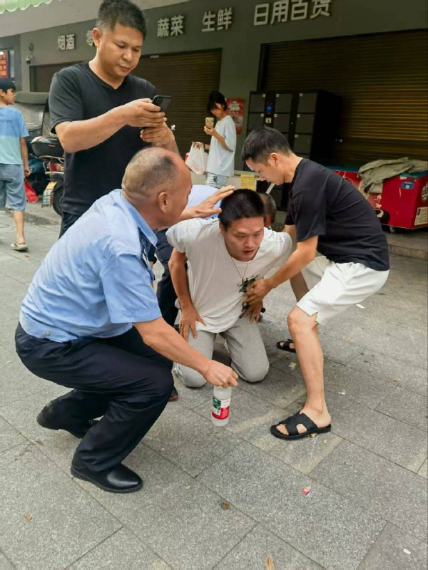 湖南 耒阳 发生一起故意伤害案，致2死3伤，嫌犯被抓获警方通报刀仔捅人报复社会湖南 耒阳 发生一起故意伤害案，致2死3伤，嫌犯被抓获警方通报刀仔捅人报复社会