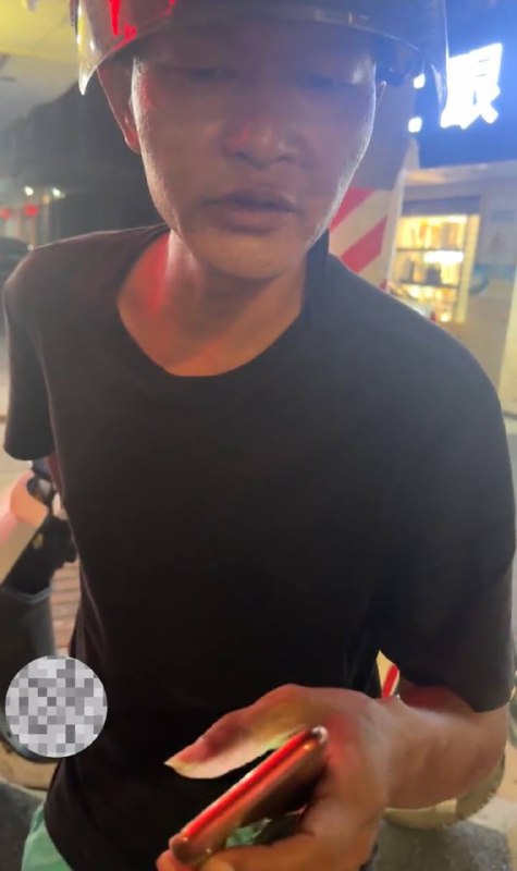 汕头，今天30号他又出现了，在义英乡里往峡华路下桥方向，换摩托车了，大家多注意‼️ #碰瓷 监控视频，第一段视频是2024年7月30号下午1点左右广圆路与祥北路交界路口处第二段视频是2024年7月30号下午4点左右在上品路段，网友提供的碰瓷视频，最近这个人频繁在峡山附近出现，大家多注意⚠️多转发多曝光，下次有遇到这个人的，全程录视频，一定要报警处理