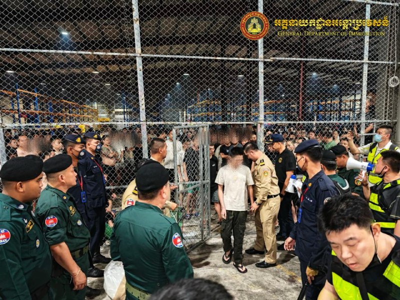 110名涉嫌网络诈骗的中国人被驱逐出境昨天晚上，柬埔寨移民局与中国驻柬埔寨大使馆合作，在德崇国际机场使用专机遣返共计110名涉嫌网络诈骗的中国公民（无女性）