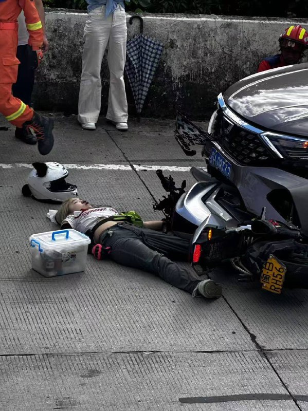无证驾驶 ＋ 黑车 ＋女骑士 车祸 🌿 下回注意 阿弥陀佛无证驾驶 ＋ 黑车 ＋女骑士 车祸 🌿 下回注意 阿弥陀佛