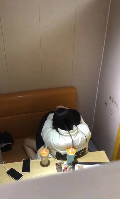 小情侣 👫 包间 里搞事情 冒死偷拍 🎥 #主人的任务小情侣 👫 包间 里搞事情 冒死偷拍 🎥 #主人的任务