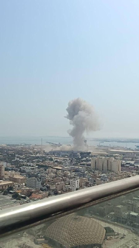 伊朗导弹袭击美国在海湾的军事基地🇮🇷🇺🇸🇧🇭🇶🇦伊朗向多个海湾国家的美国军事基地发射导弹
