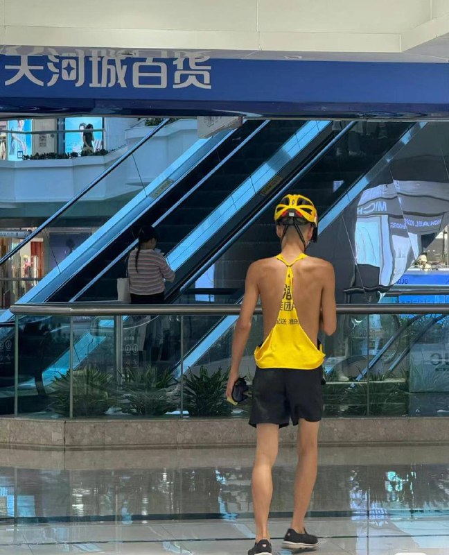 看背影，外卖小哥，强的可怕！外卖超时，不可能的#外卖小哥 #从外卖员开始崛起看背影，外卖小哥，强的可怕！外卖超时，不可能的#外卖小哥 #从外卖员开始崛起