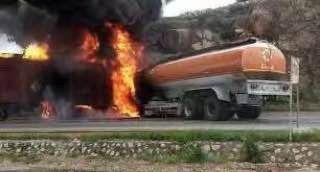 据 尼日利亚 警方消息，当地时间10月15日夜，尼日利亚北部一辆 #油罐车 发生 #爆炸 造成至少94人死亡