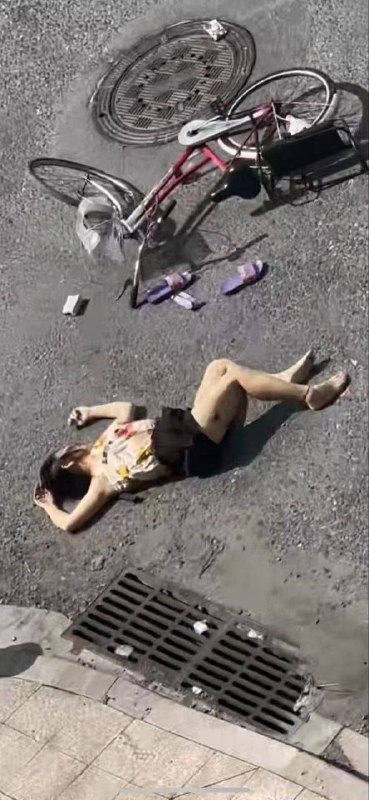 8月16日 广东 揭阳 榕城东寨 一男子疑似因情感纠纷，将一名女子当街刺死 感情问题刀仔杀人 🙏 监控彻底疯狂 （又是恐婚的一天）8月16日 广东 揭阳 榕城东寨 一男子疑似因情感纠纷，将一名女子当街刺死 感情问题刀仔杀人 🙏 监控彻底疯狂 （又是恐婚的一天）