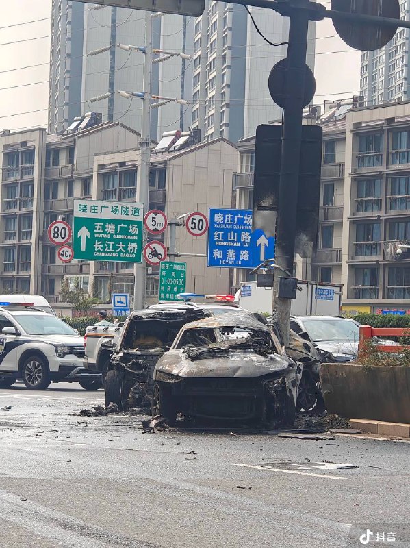 南京 栖霞大道 蔚来 比亚迪 新能源 车祸 🔥南京 栖霞大道 蔚来 比亚迪 新能源 车祸 🔥