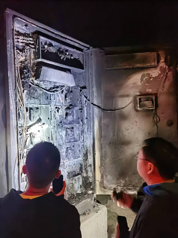 投入百万的储能项目，竟然使用3天就无故起火！厂家江苏万帮数字能源股份有限公司，能源产品质量如此不堪，事发数月无结论，无售后，一拖再拖，数月不处理，令人心寒#起火 #火灾  #储能柜 #新能源投入百万的储能项目，竟然使用3天就无故起火！厂家江苏万帮数字能源股份有限公司，能源产品质量如此不堪，事发数月无结论，无售后，一拖再拖，数月不处理，令人心寒#起火 #火灾  #储能柜 #新能源