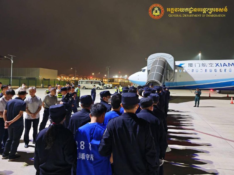 110名涉嫌网络诈骗的中国人被驱逐出境昨天晚上，柬埔寨移民局与中国驻柬埔寨大使馆合作，在德崇国际机场使用专机遣返共计110名涉嫌网络诈骗的中国公民（无女性）