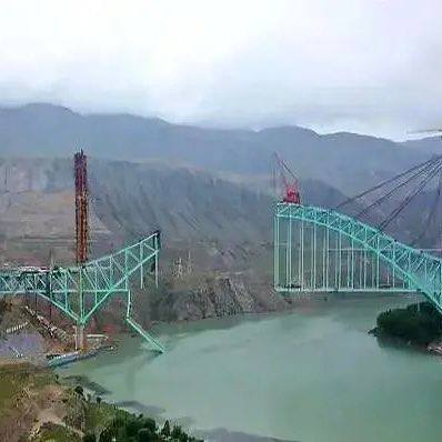 2025年中国已经垮塌了3座特大桥，6月24日，贵州三都县方面猴子河特大桥发生垮塌事故；8月22日，即将合龙通车的青海尖扎县黄河特大桥 发生垮塌事故，造成12人遇难，4人下落不明；11月11日，四川阿坝州马尔康市红旗特大桥 发生垮塌