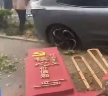 #网传 汇金 那边 极氪 001 撞死三个人？ #新能源 #车祸 #合集 #监控 #极速飞车 #人体保龄球 #补充#网传 汇金 那边 极氪 001 撞死三个人？ #新能源 #车祸 #合集 #监控 #极速飞车 #人体保龄球 #补充