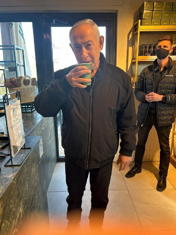 以色列放出的内塔胡尼亚视频和照片，以证明他没有像传闻中说的已经死亡以色列放出的内塔胡尼亚视频和照片，以证明他没有像传闻中说的已经死亡