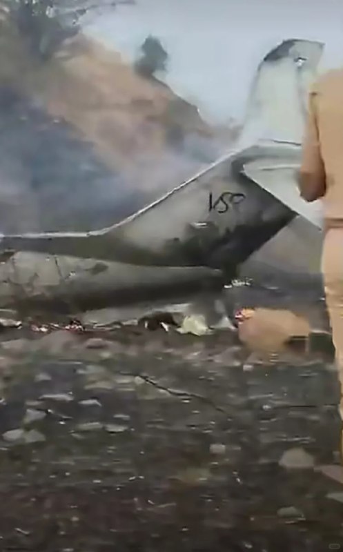 印度飞机坠毁，全员遇难！今天（1月28日）上午，一架飞机在印度马哈拉施特拉邦的巴拉默蒂机场降落时坠毁